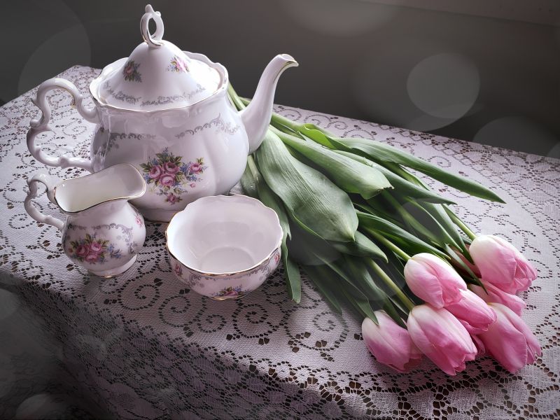 Tea set with tulips